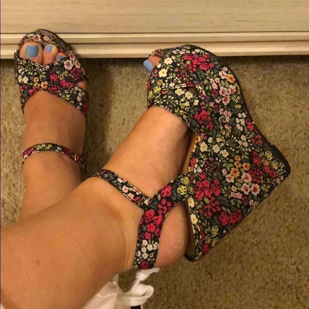 Super cute wedges!